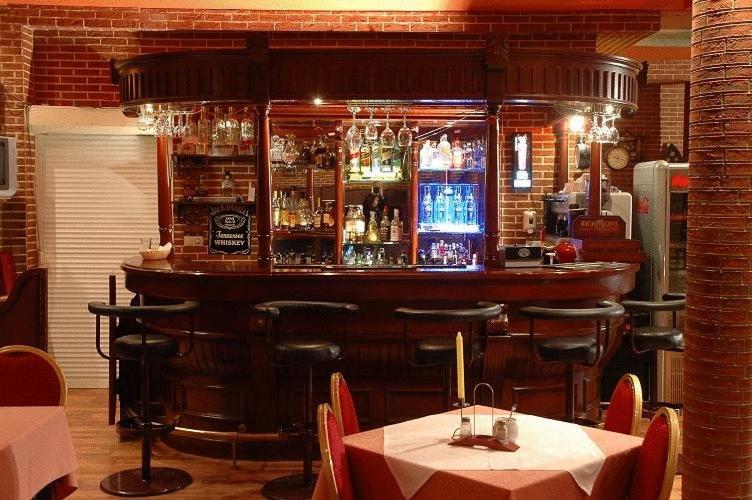 Hotel Dobosz Police Exteriör bild