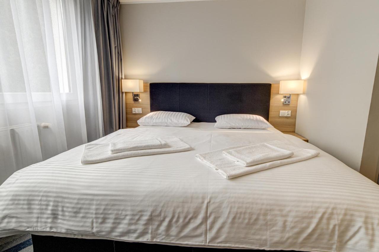 Hotel Dobosz Police Exteriör bild