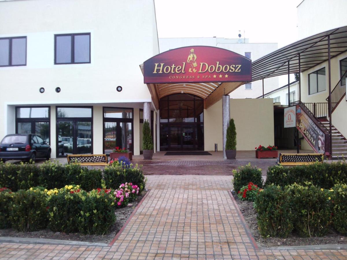 Hotel Dobosz Police Exteriör bild