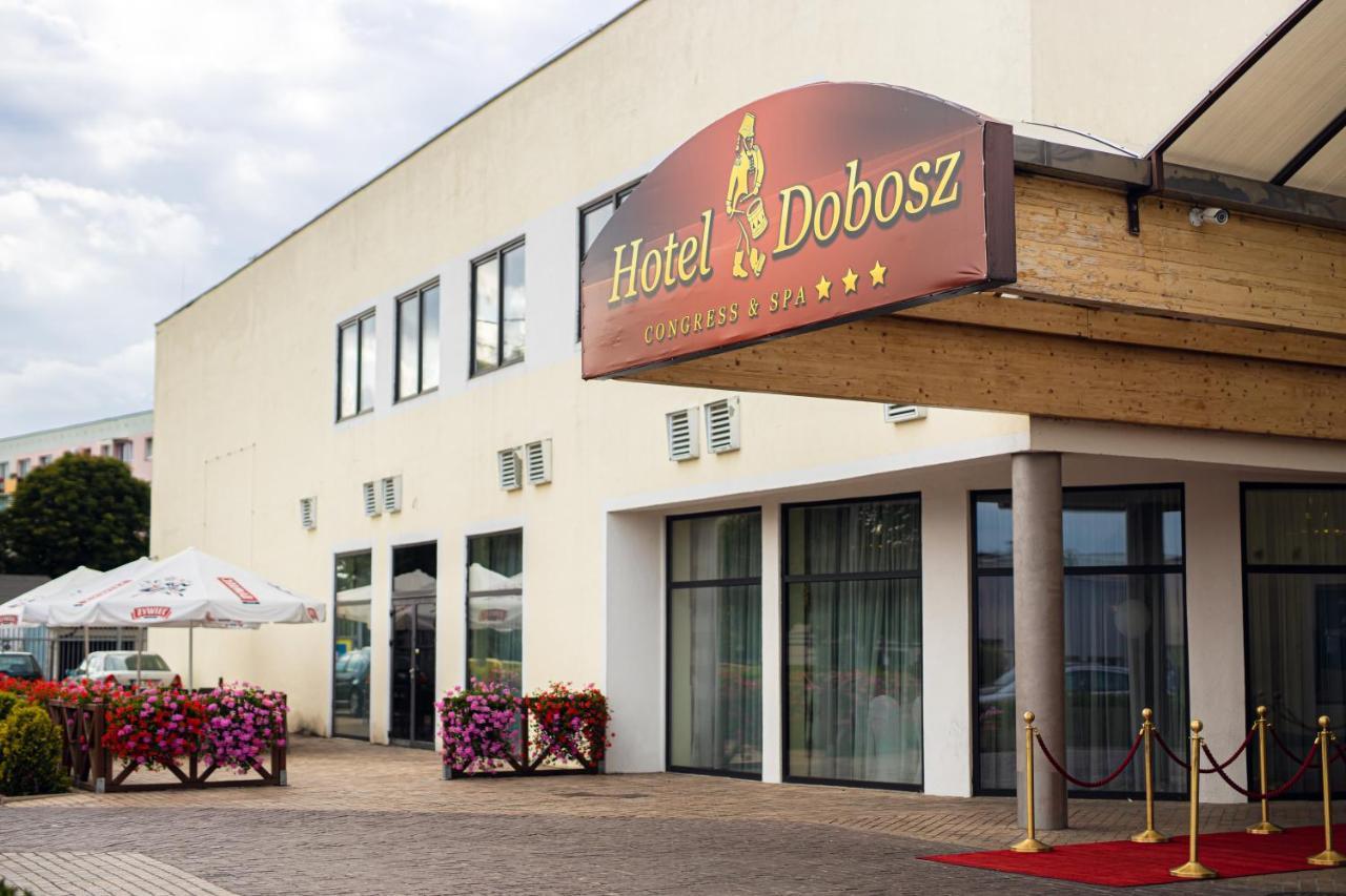 Hotel Dobosz Police Exteriör bild