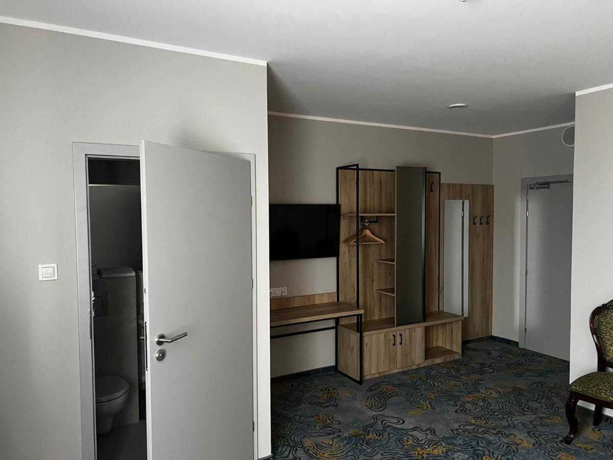 Hotel Dobosz Police Exteriör bild