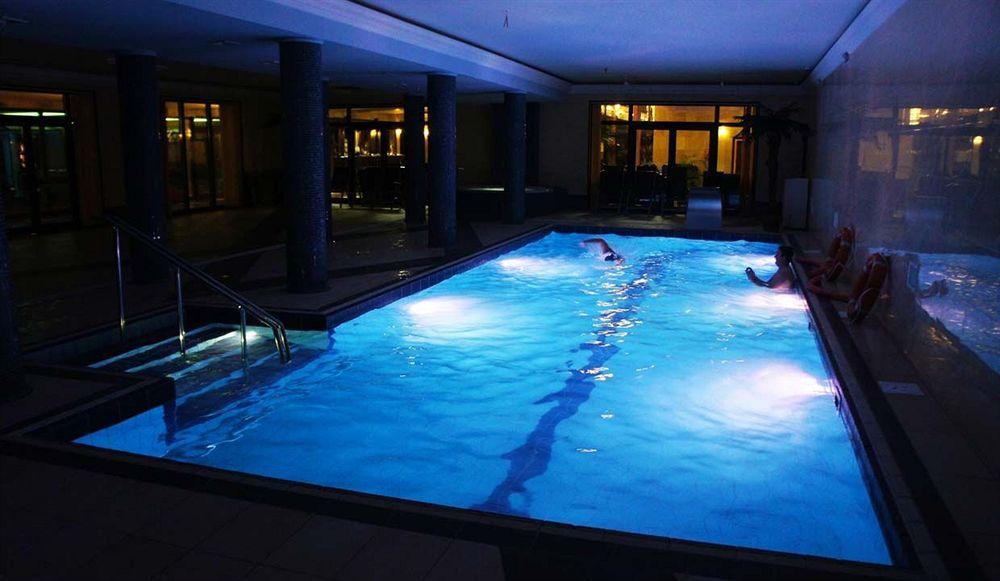 Hotel Dobosz Police Exteriör bild