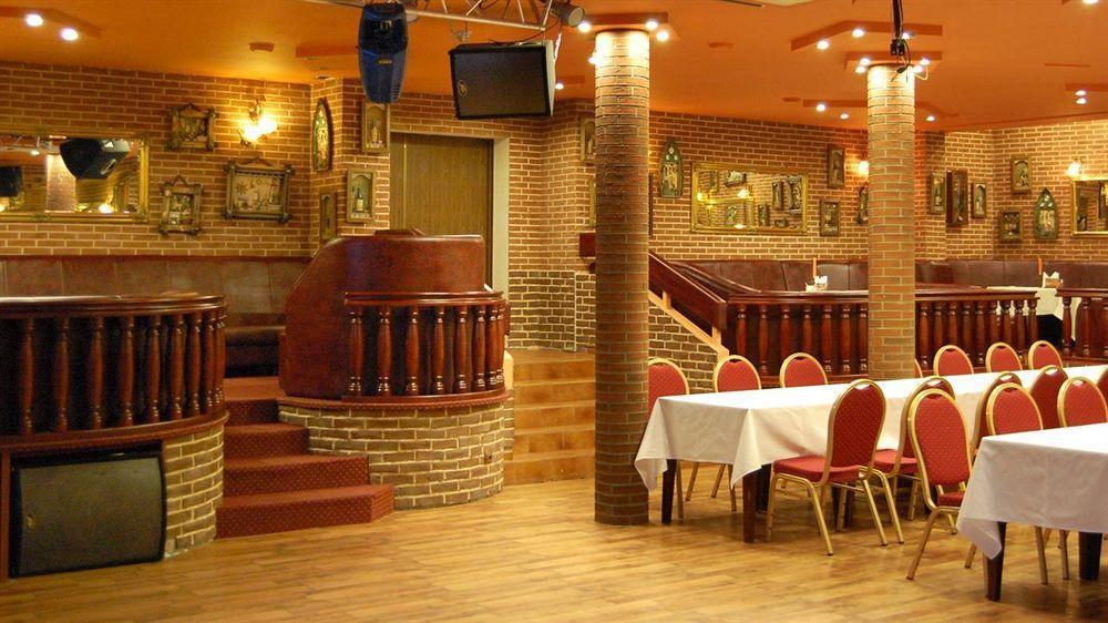 Hotel Dobosz Police Exteriör bild