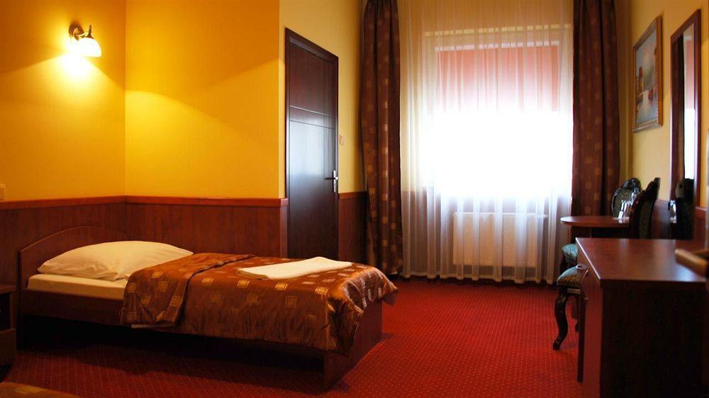 Hotel Dobosz Police Exteriör bild