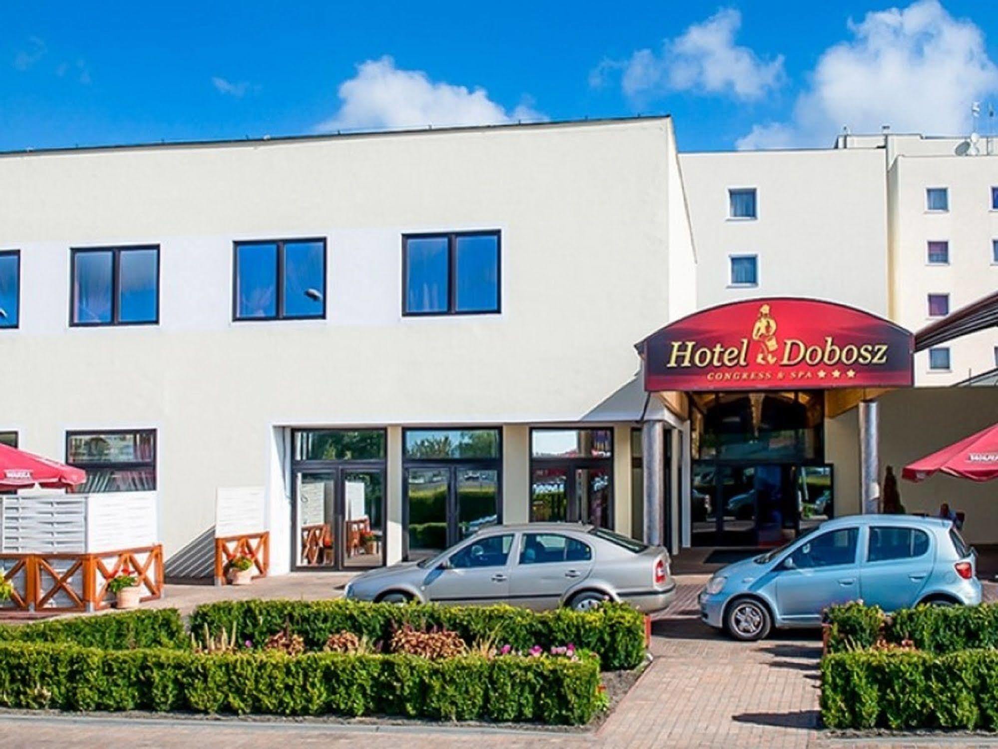 Hotel Dobosz Police Exteriör bild