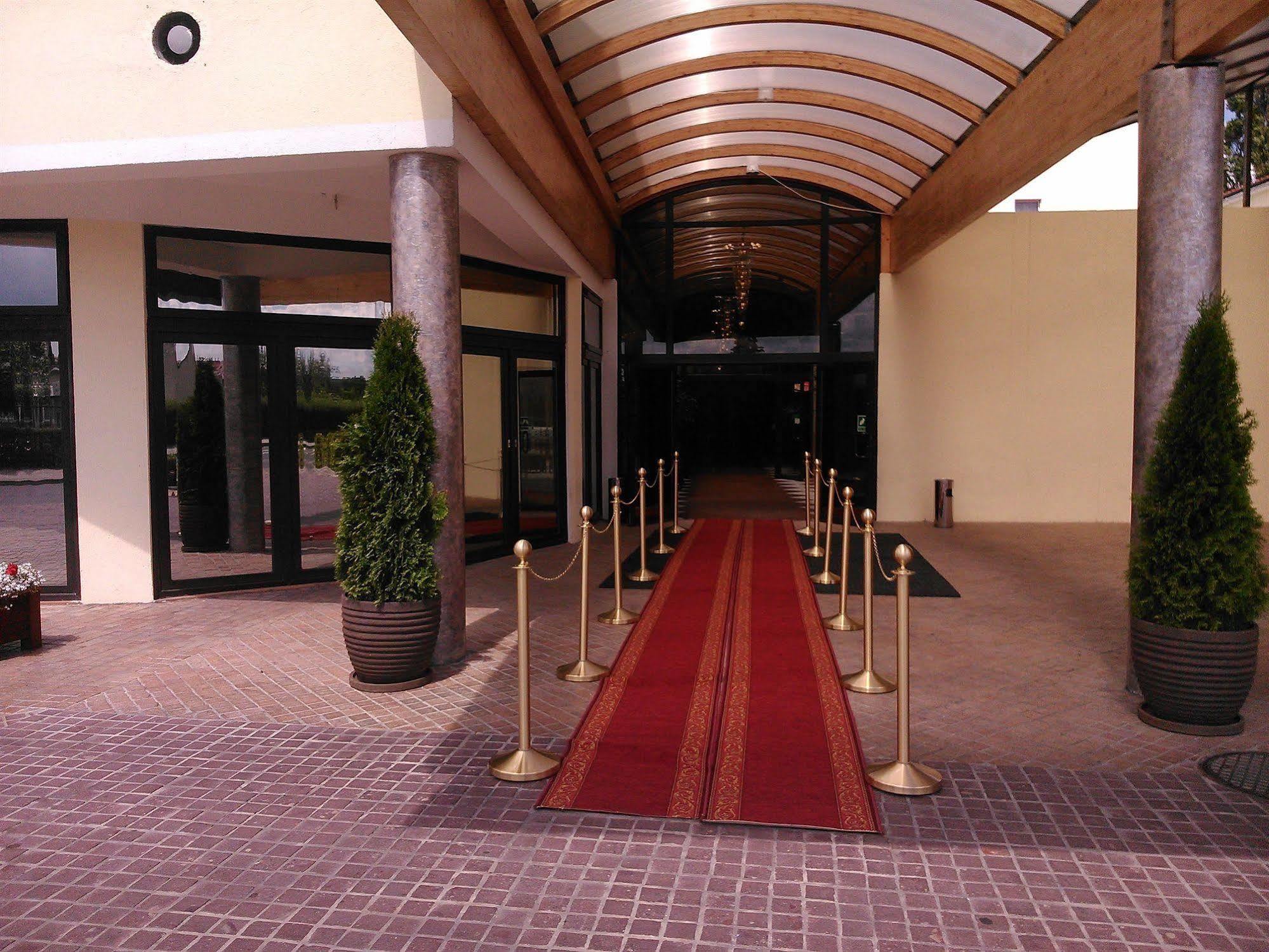 Hotel Dobosz Police Exteriör bild
