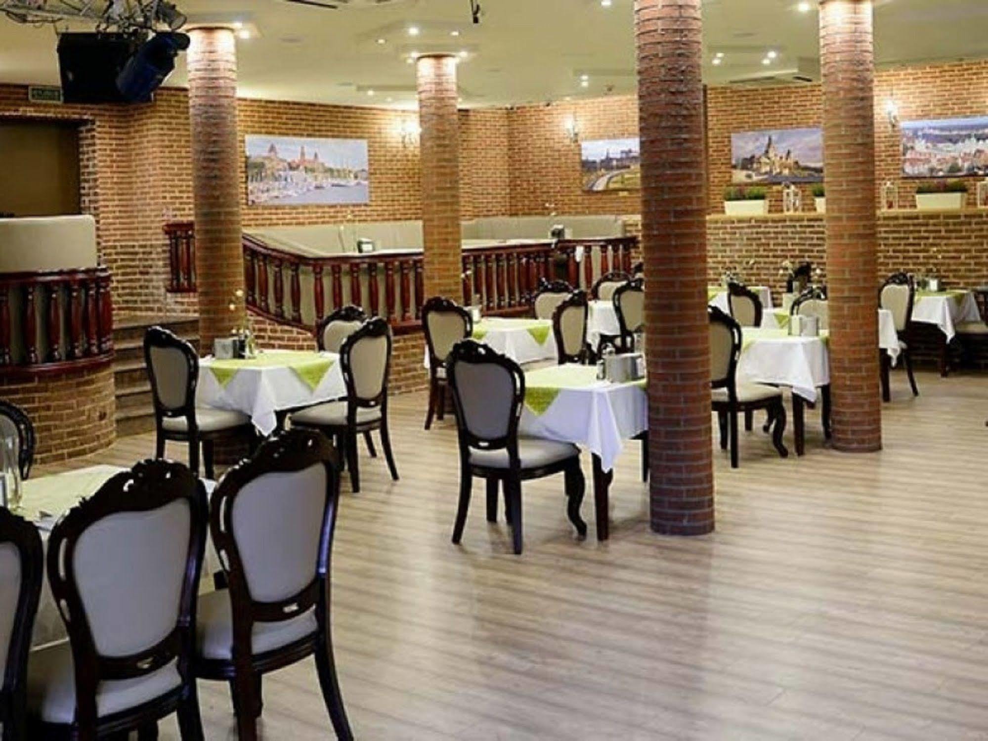 Hotel Dobosz Police Exteriör bild