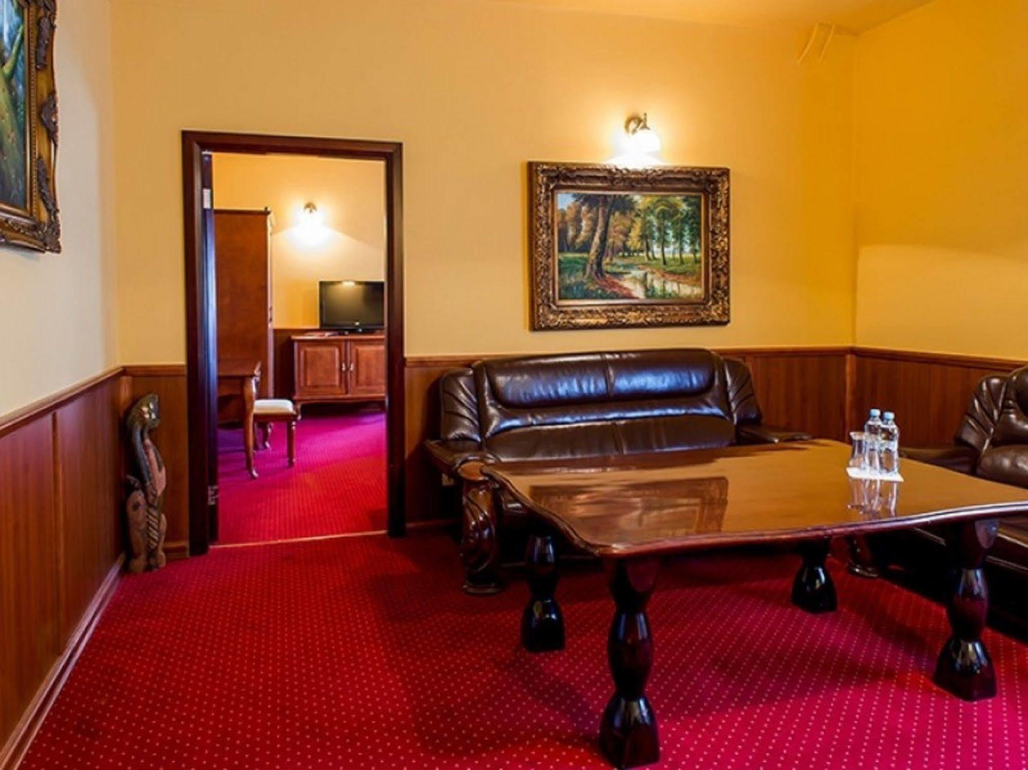 Hotel Dobosz Police Exteriör bild