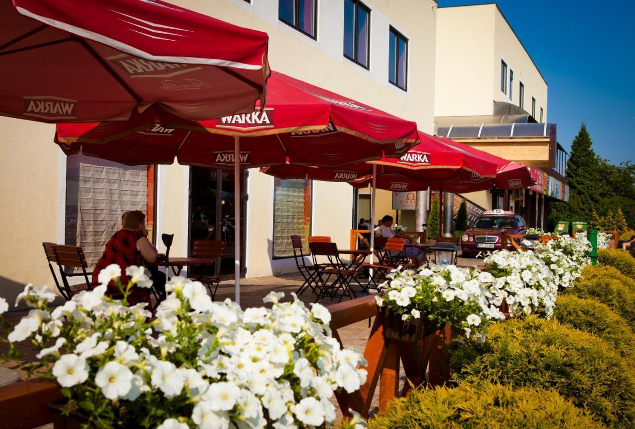 Hotel Dobosz Police Exteriör bild